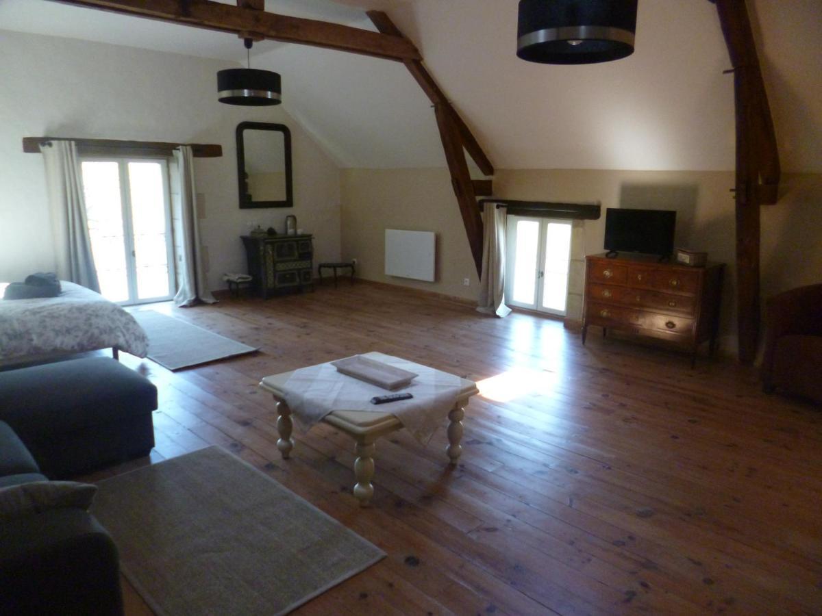 Le Moulin De Cors Bed & Breakfast Oulches Luaran gambar