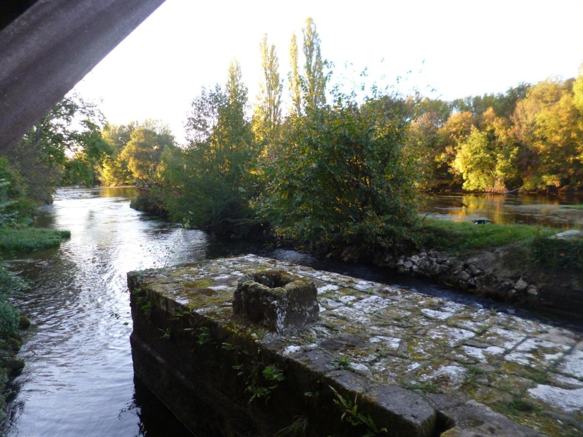 Le Moulin De Cors Bed & Breakfast Oulches Luaran gambar