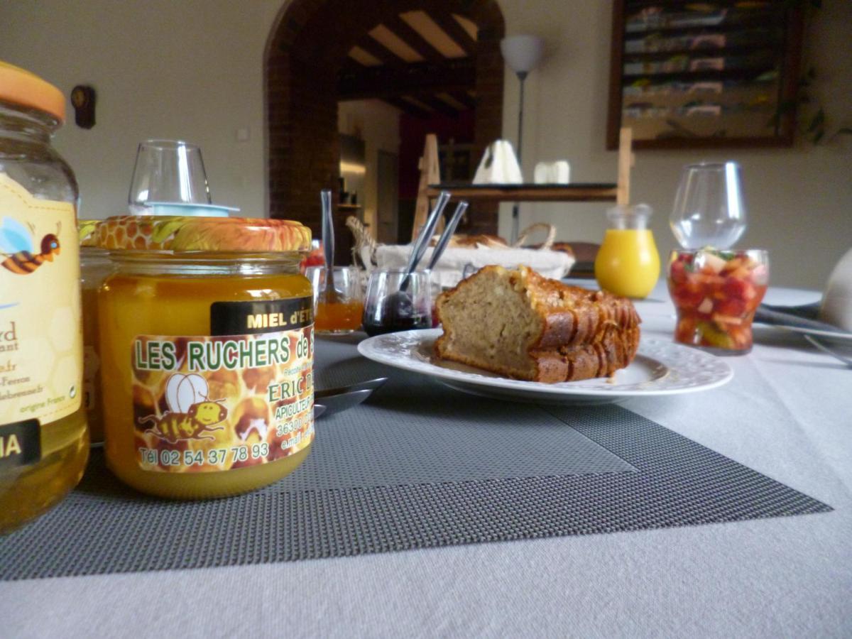 Le Moulin De Cors Bed & Breakfast Oulches Luaran gambar