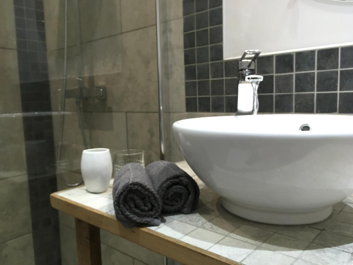 Le Moulin De Cors Bed & Breakfast Oulches Luaran gambar